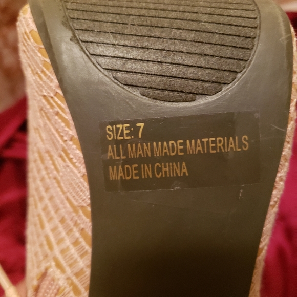 Blush bootie heeled in Size 7 NWOT - Picture 5 of 5